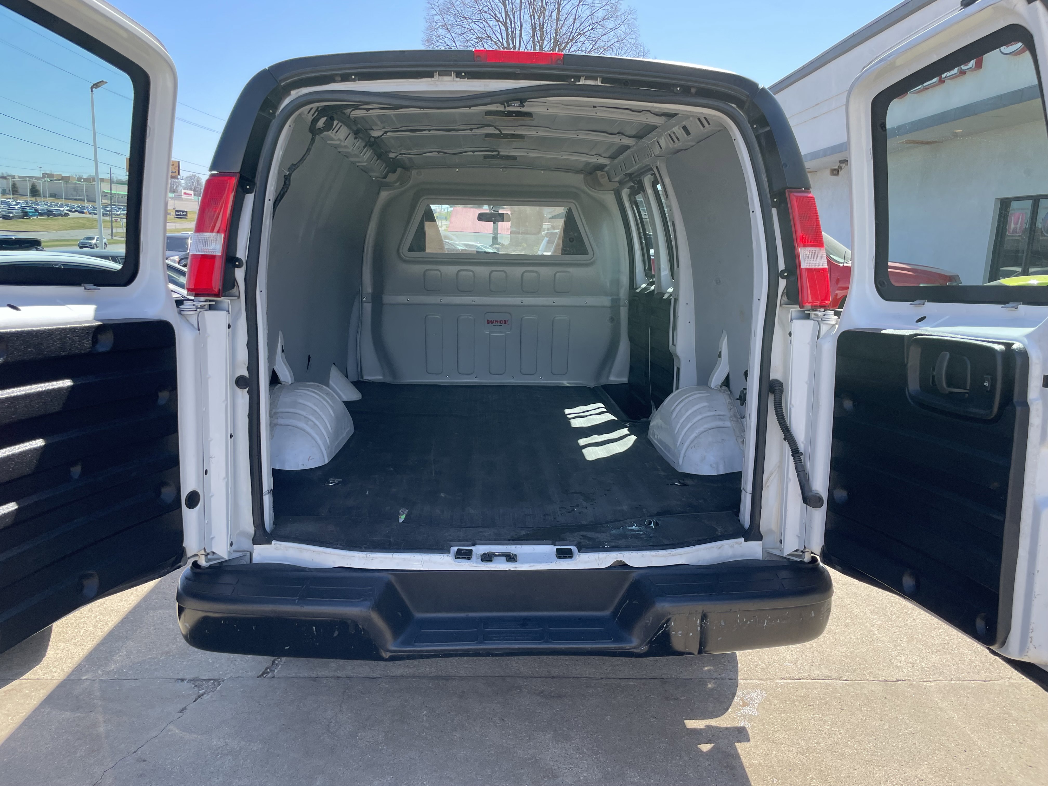 Used 2021 Chevrolet Express 2500 w/ Driver Convenience Package image 7