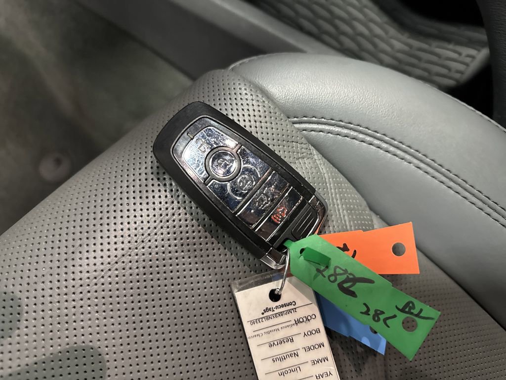 Used 2022 Lincoln Nautilus Reserve image 28