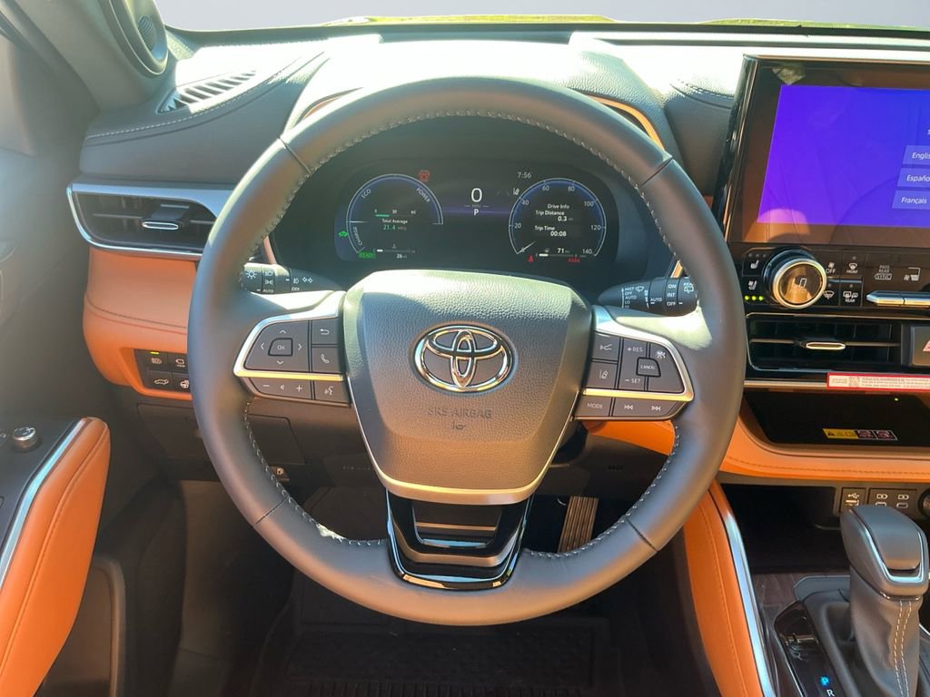 New 2025 Toyota Highlander Platinum image 12