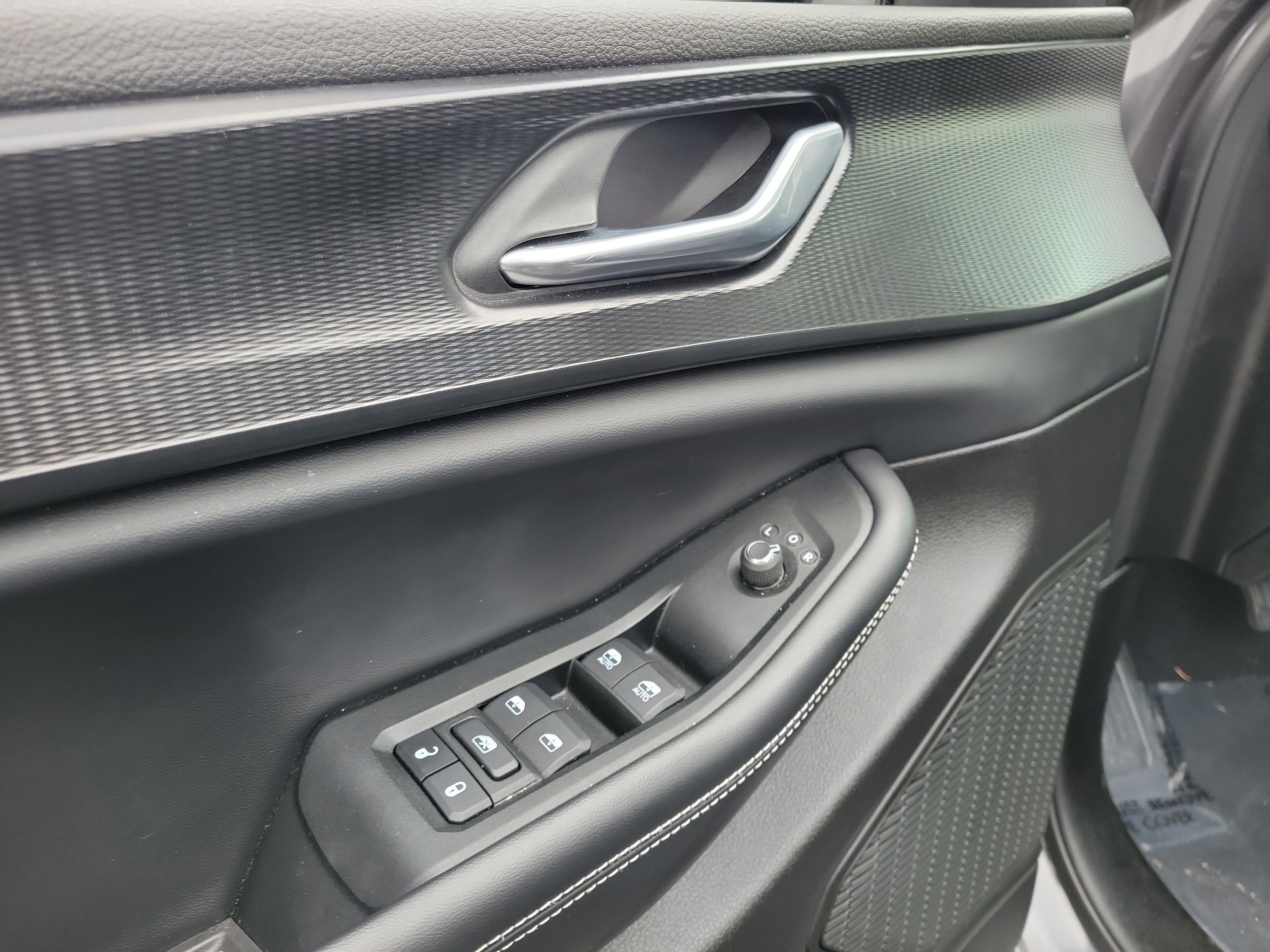 Used 2025 Jeep Grand Cherokee L Laredo image 18