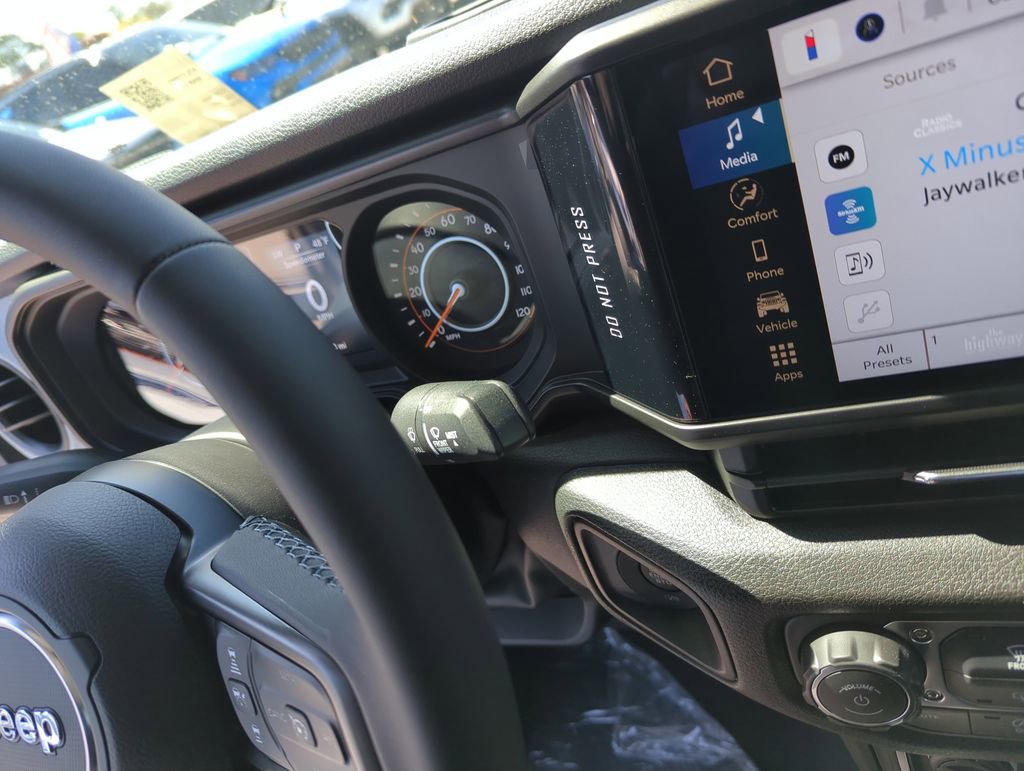 New 2026 Jeep Gladiator Sport AWD/4WD image 24