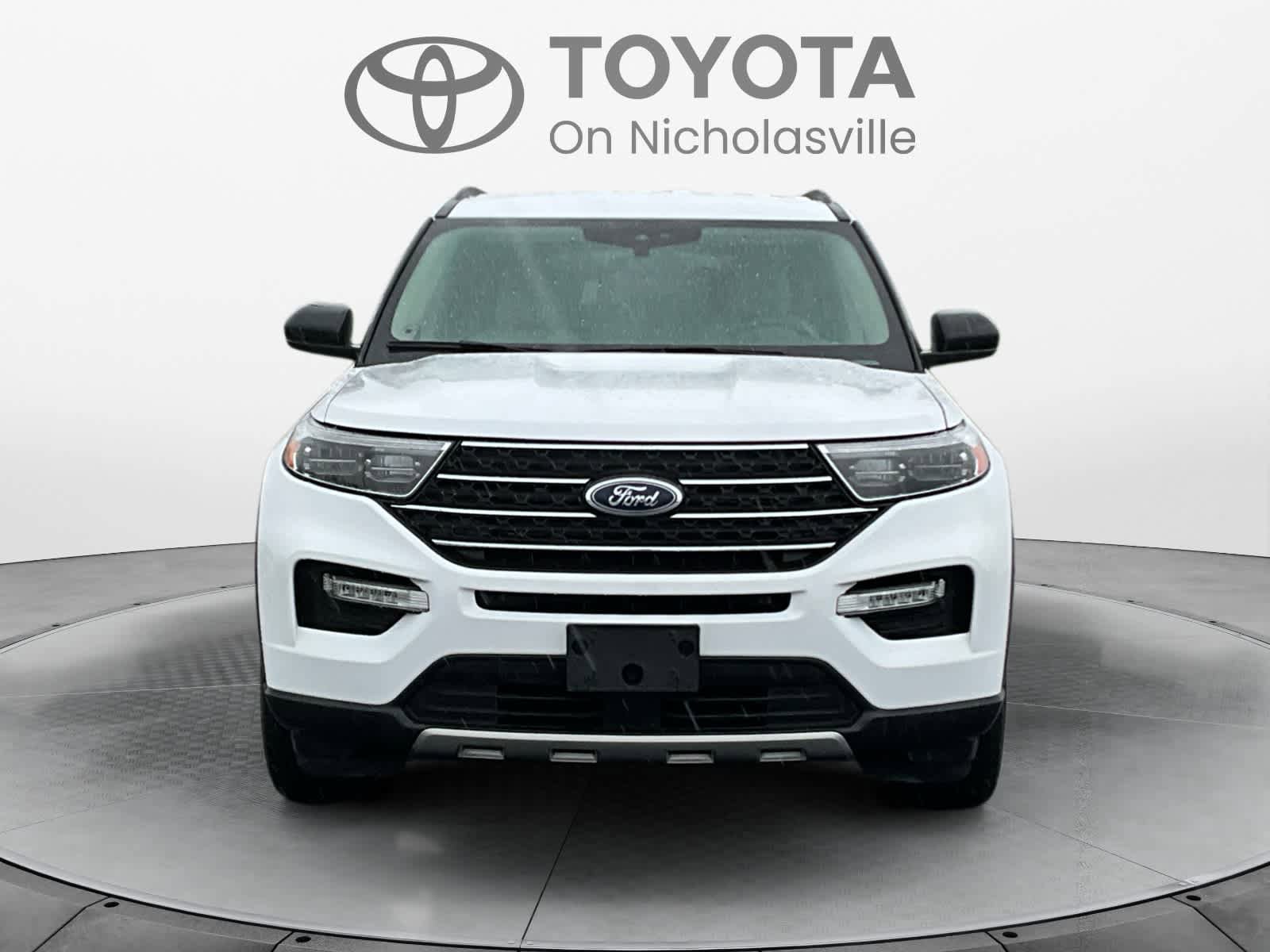 Used 2023 Ford Explorer XLT w/ Equipment Group 202A image 8