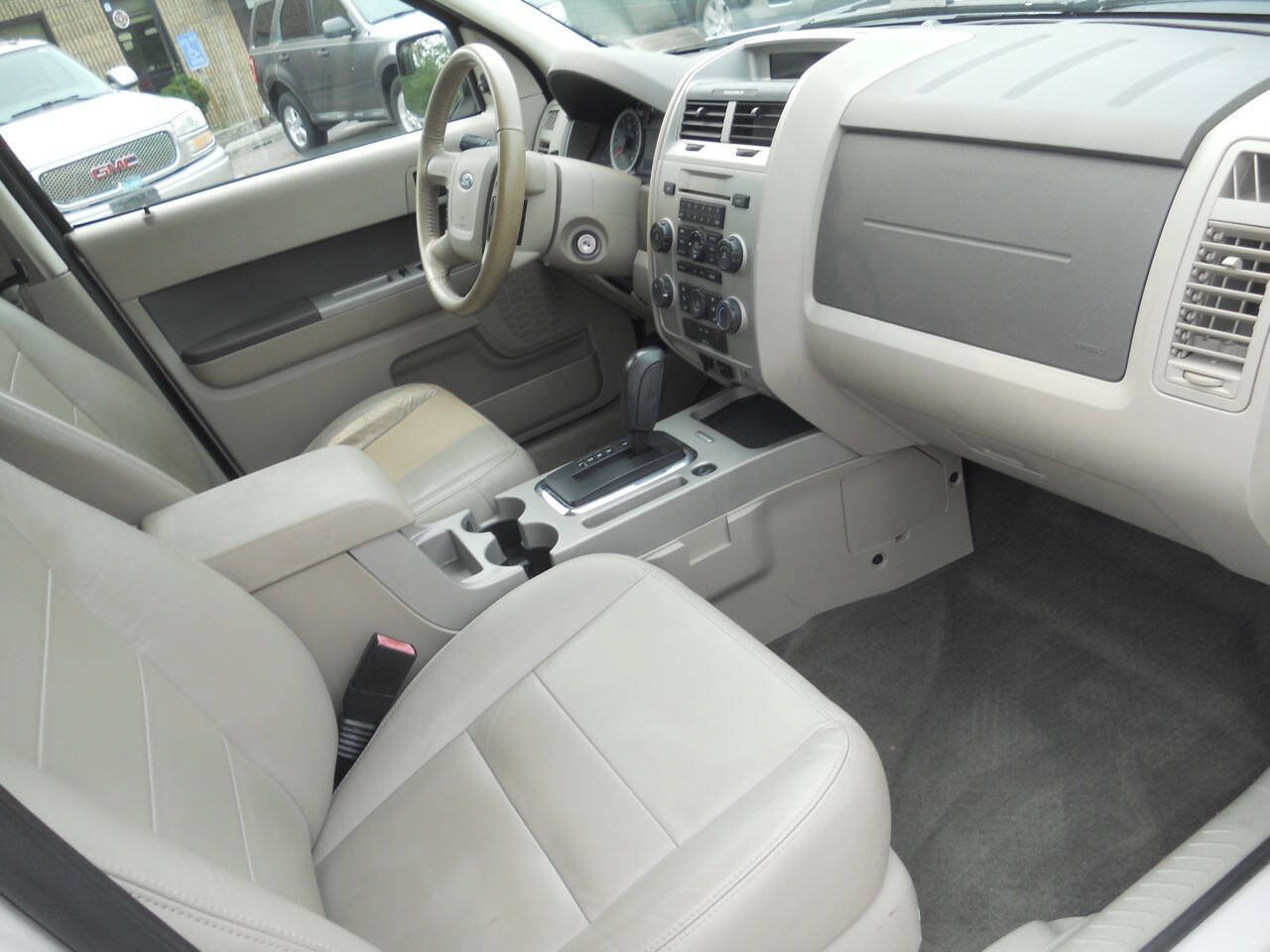 Used 2011 Ford Escape XLT w/ 203A Rapid Spec Order Code FWD image 18