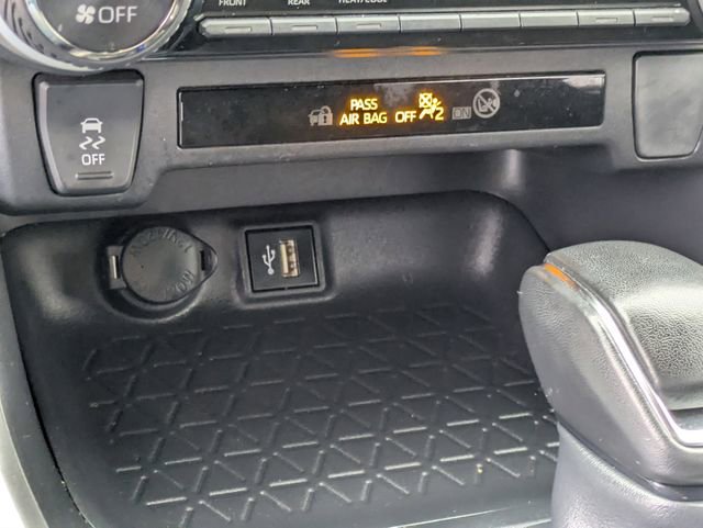 Used 2024 Toyota RAV4 SE image 17