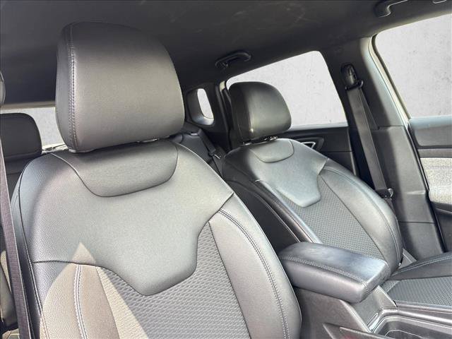 Used 2025 Jeep Compass Latitude AWD/4WD image 24