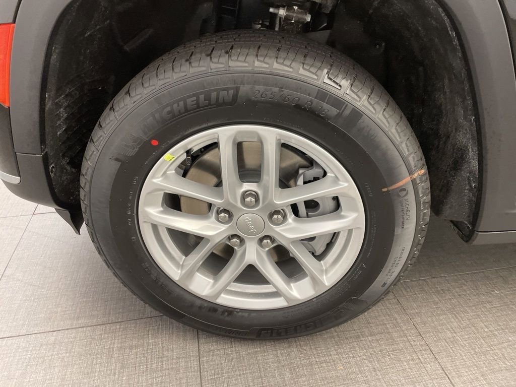 New 2026 Jeep Grand Cherokee L Laredo image 8