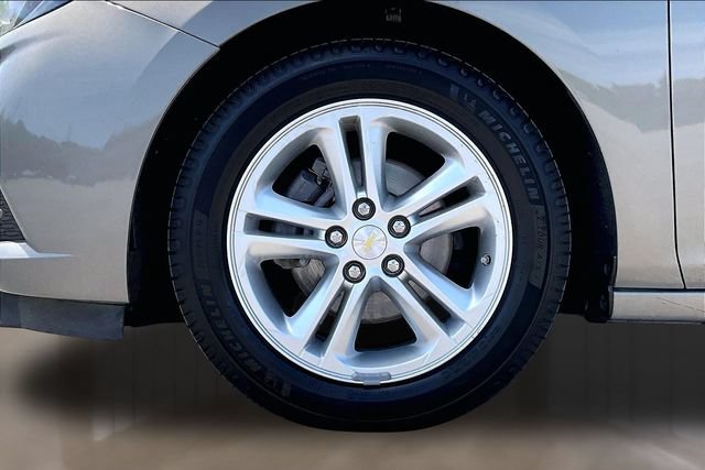 Used 2017 Chevrolet Cruze LT FWD image 28