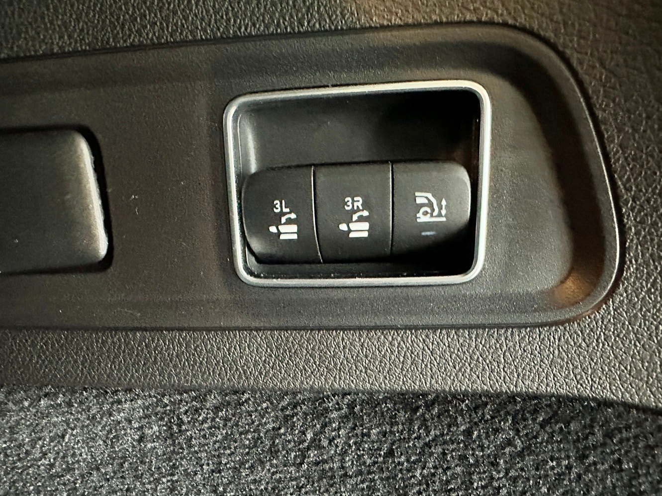 Certified 2025 Mercedes-Benz GLS 450 4MATIC image 40