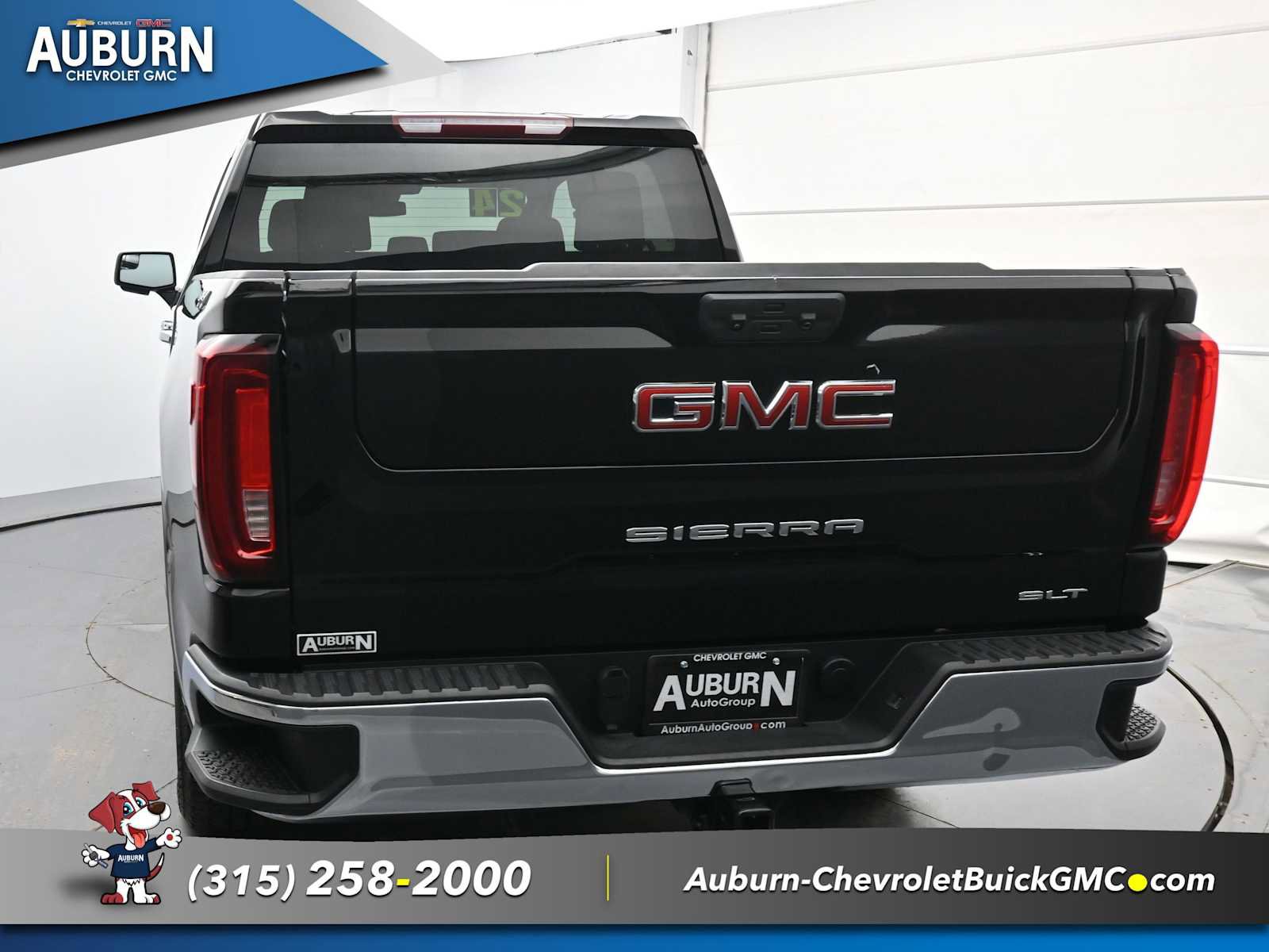 Used 2024 GMC Sierra 1500 SLT image 3