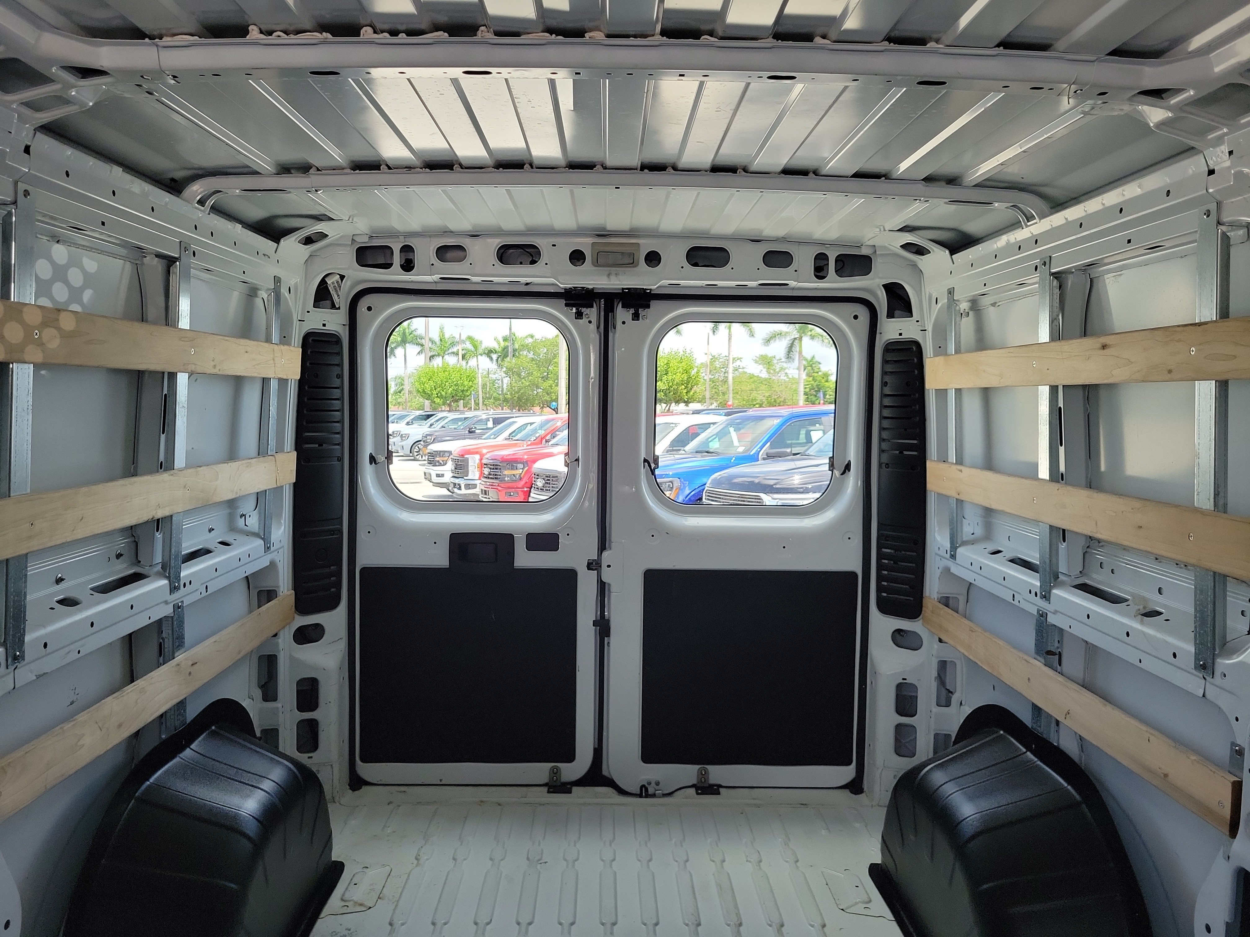 Used 2025 RAM ProMaster 2500 w/ U-Haul Equipment Group FWD image 13