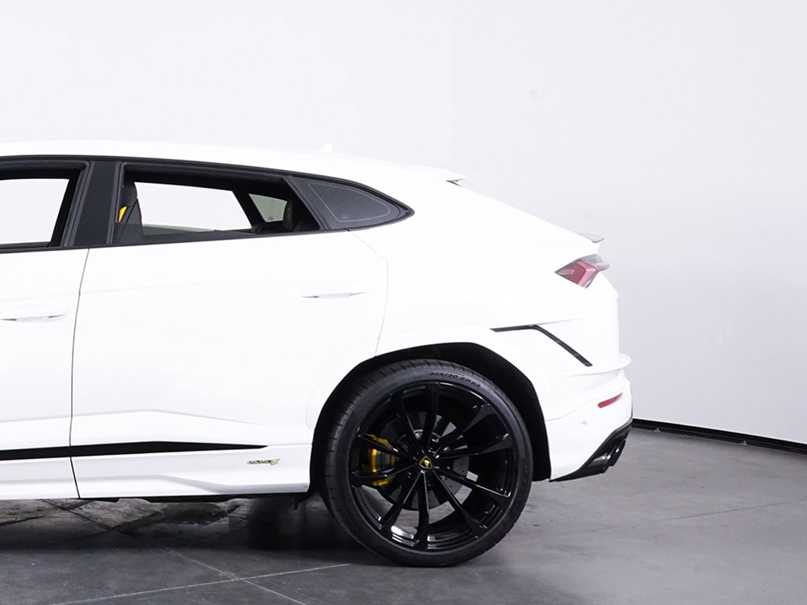 Used 2024 Lamborghini Urus S image 13