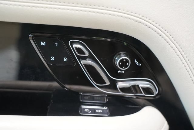 Used 2020 Land Rover Range Rover HSE AWD/4WD image 23