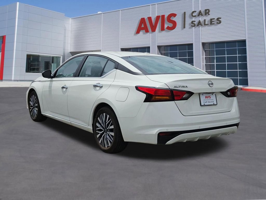 Used 2025 Nissan Altima 2.5 SV FWD image 3
