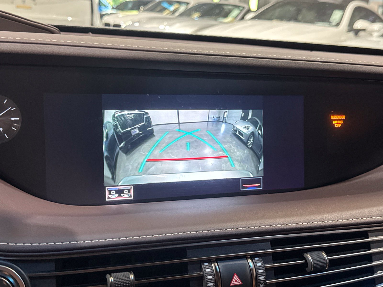 Used 2018 Lexus LS 500 w/ Accessory Package (Z2) RWD image 29
