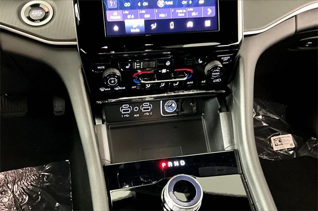 New 2025 Jeep Grand Cherokee L Altitude image 7