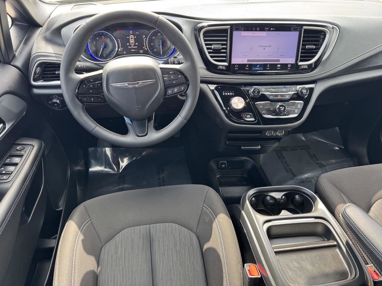 Used 2024 Chrysler Pacifica Touring FWD image 12