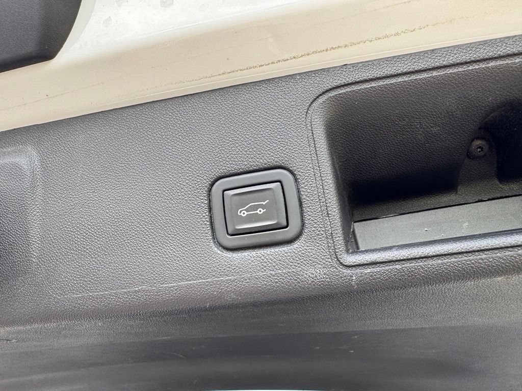 Certified 2024 GMC Terrain SLT AWD/4WD image 32