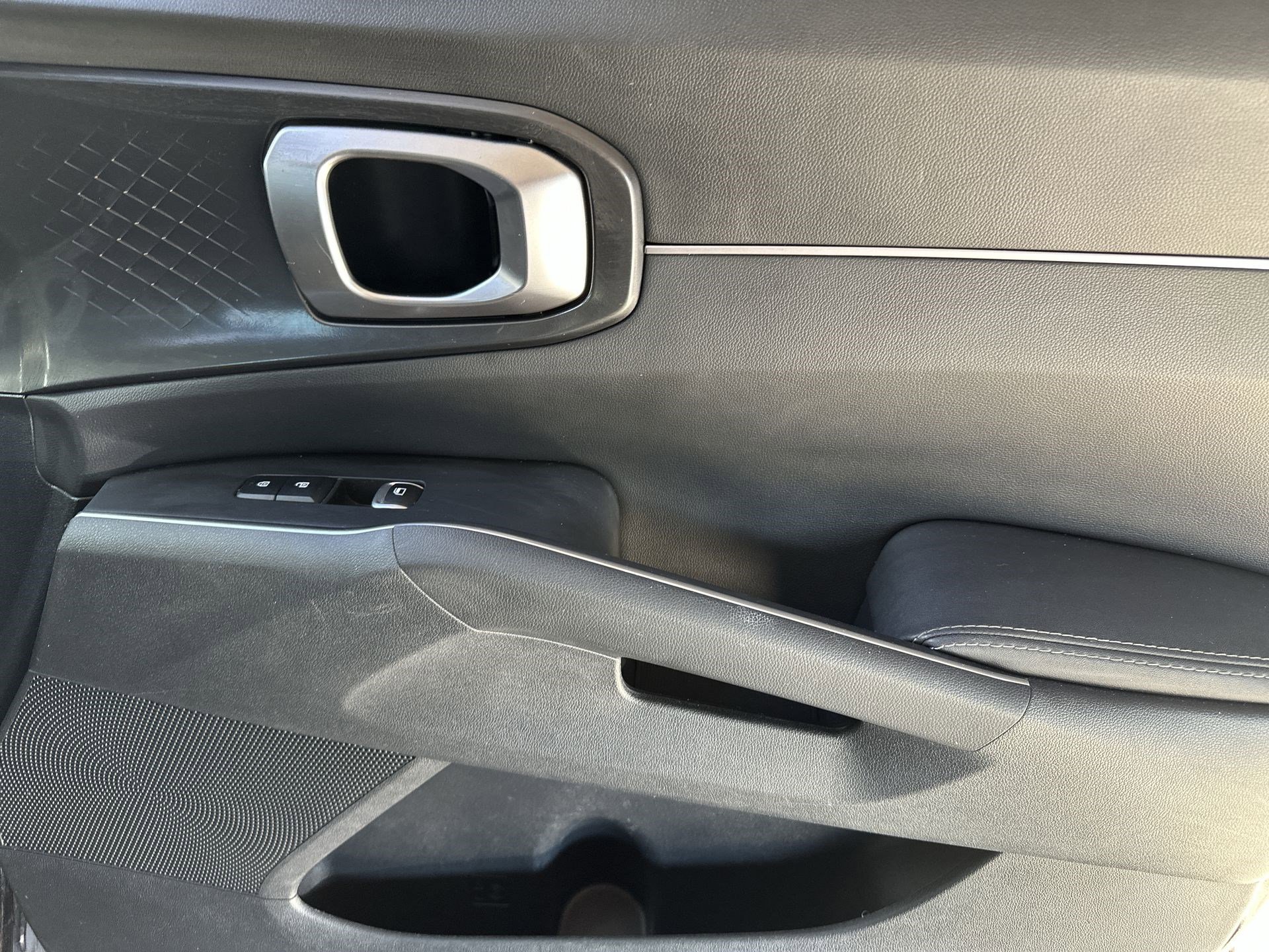 Used 2023 Kia Sorento LX image 25