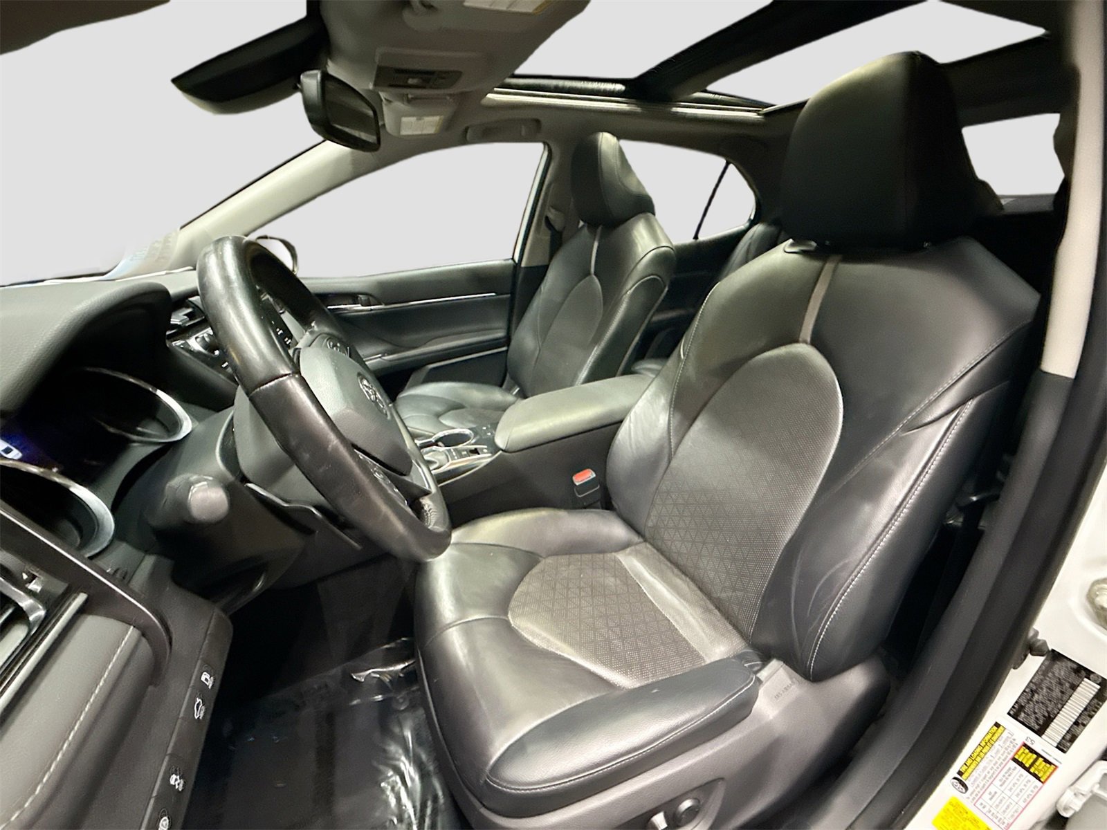 Used 2020 Toyota Camry XSE image 21