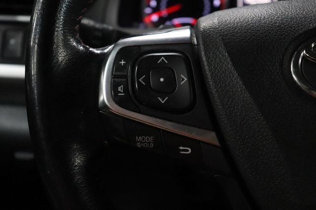 Used 2015 Toyota Camry SE FWD image 12