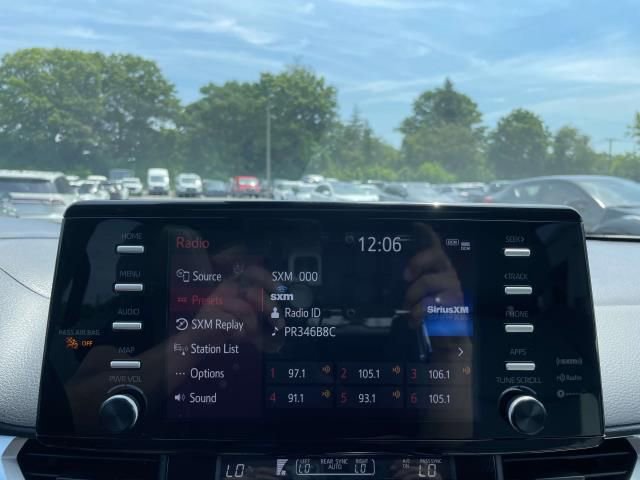 Used 2022 Toyota Sienna XLE image 26