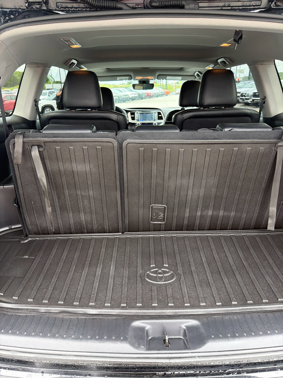 Used 2019 Toyota Highlander XLE AWD/4WD image 10