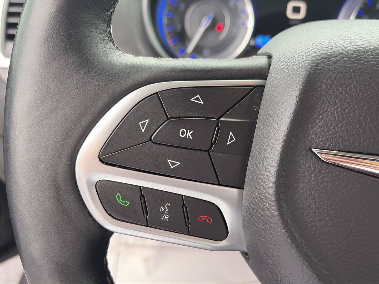 Used 2017 Chrysler 300 C RWD image 29