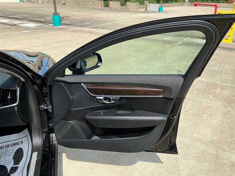 Used 2018 Volvo S90 T5 Momentum w/ Momentum Plus Package FWD image 32