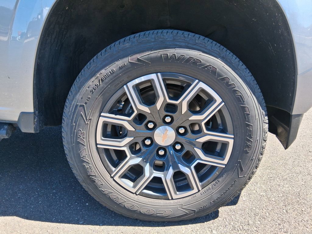 Used 2023 Chevrolet Colorado LT w/ LT Convenience Package III AWD/4WD image 9