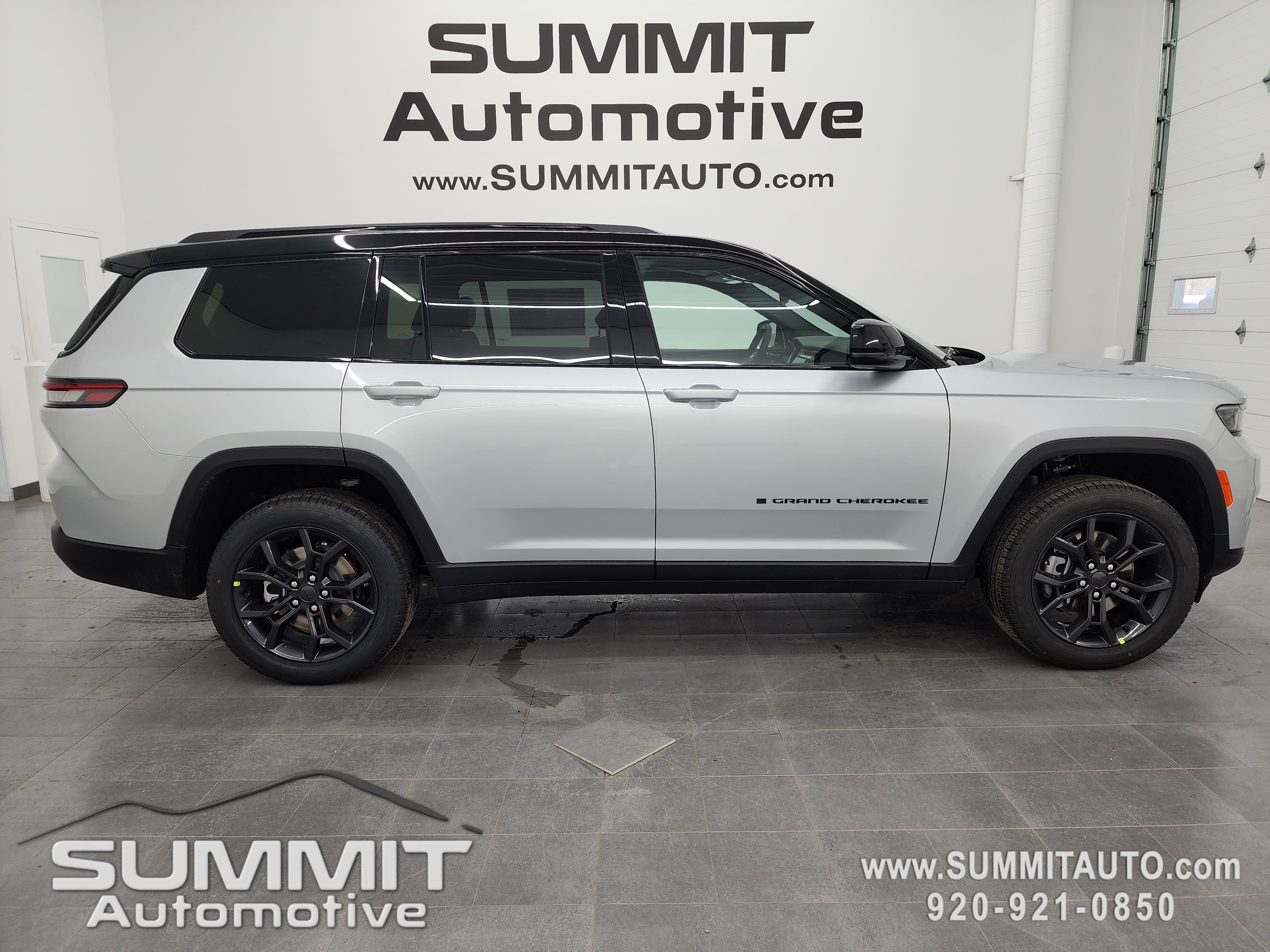 New 2025 Jeep Grand Cherokee L Limited w/ Trailer Tow Package image 1