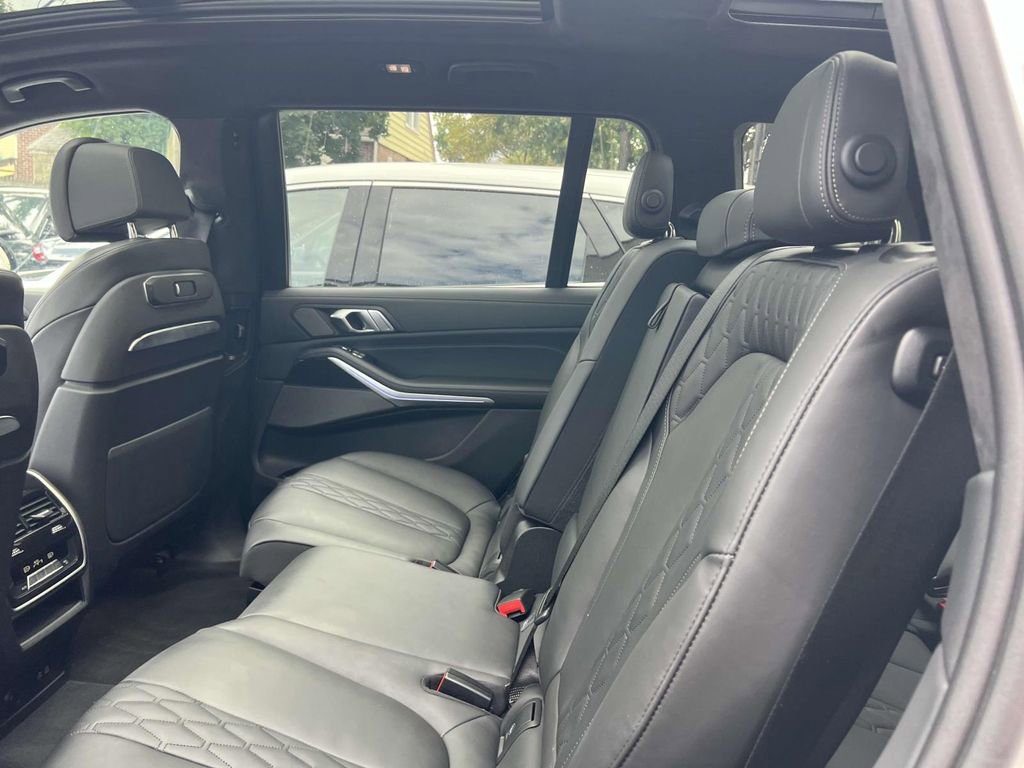 Used 2024 BMW X7 xDrive40i w/ M Sport Package image 10