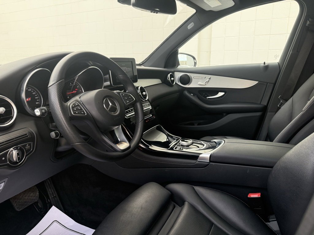 Used 2017 Mercedes-Benz GLC 300 4MATIC image 4