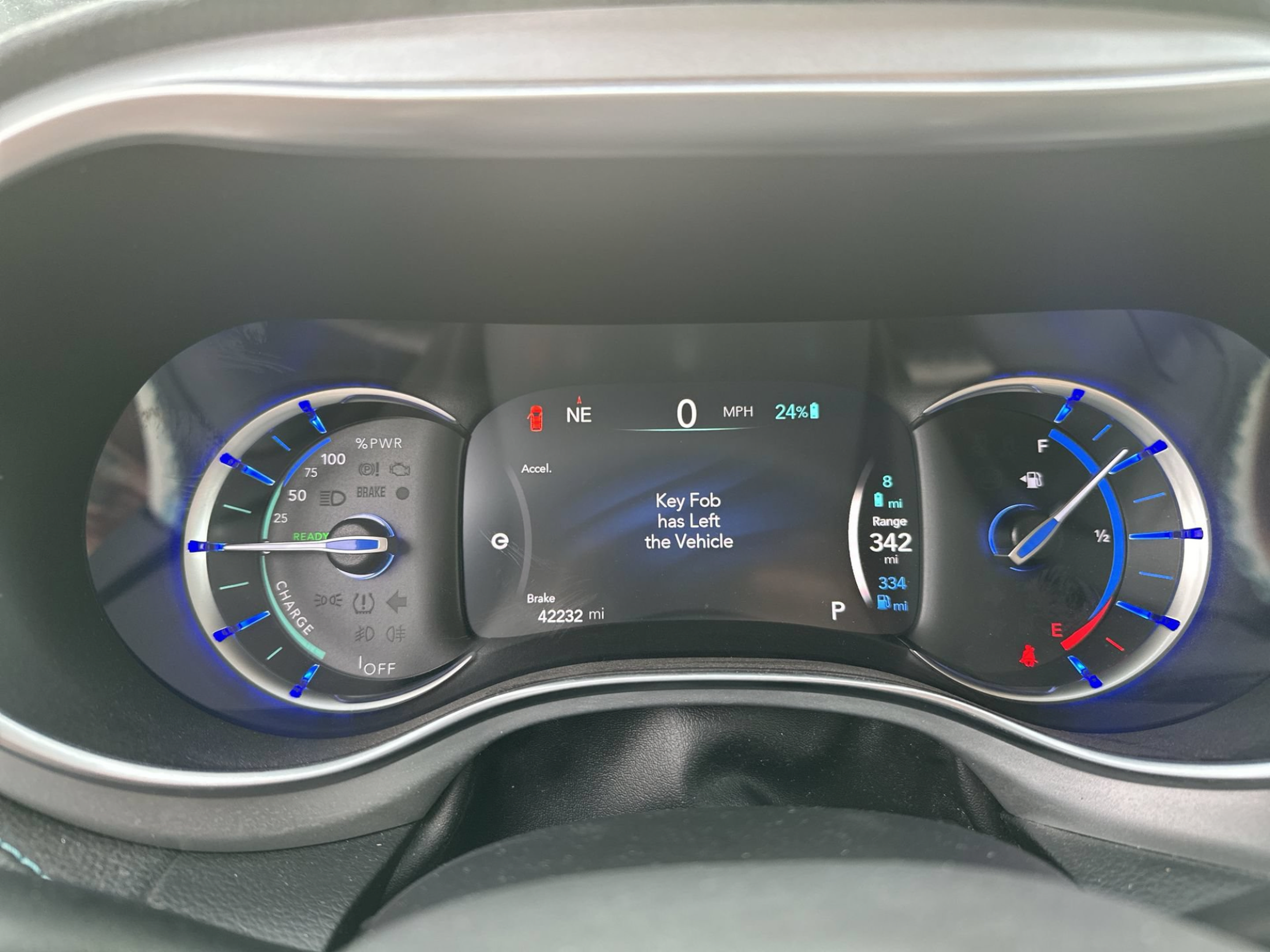 Used 2018 Chrysler Pacifica Limited w/ Advanced Safetytec Group FWD image 10
