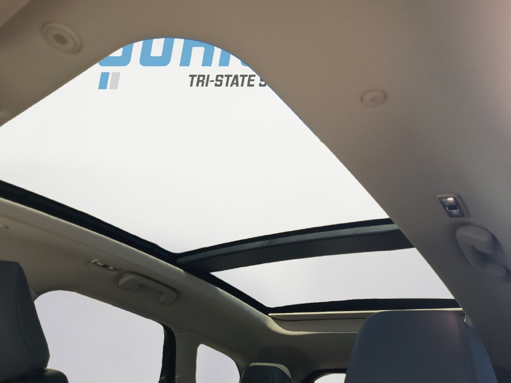 Used 2023 Lincoln Corsair AWD w/ Equipment Group 101A image 17