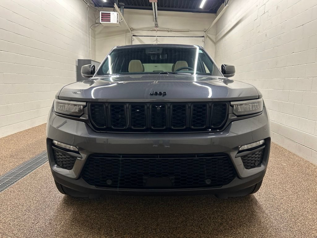 Used 2025 Jeep Grand Cherokee Limited w/ Luxury Tech Group II AWD/4WD image 6