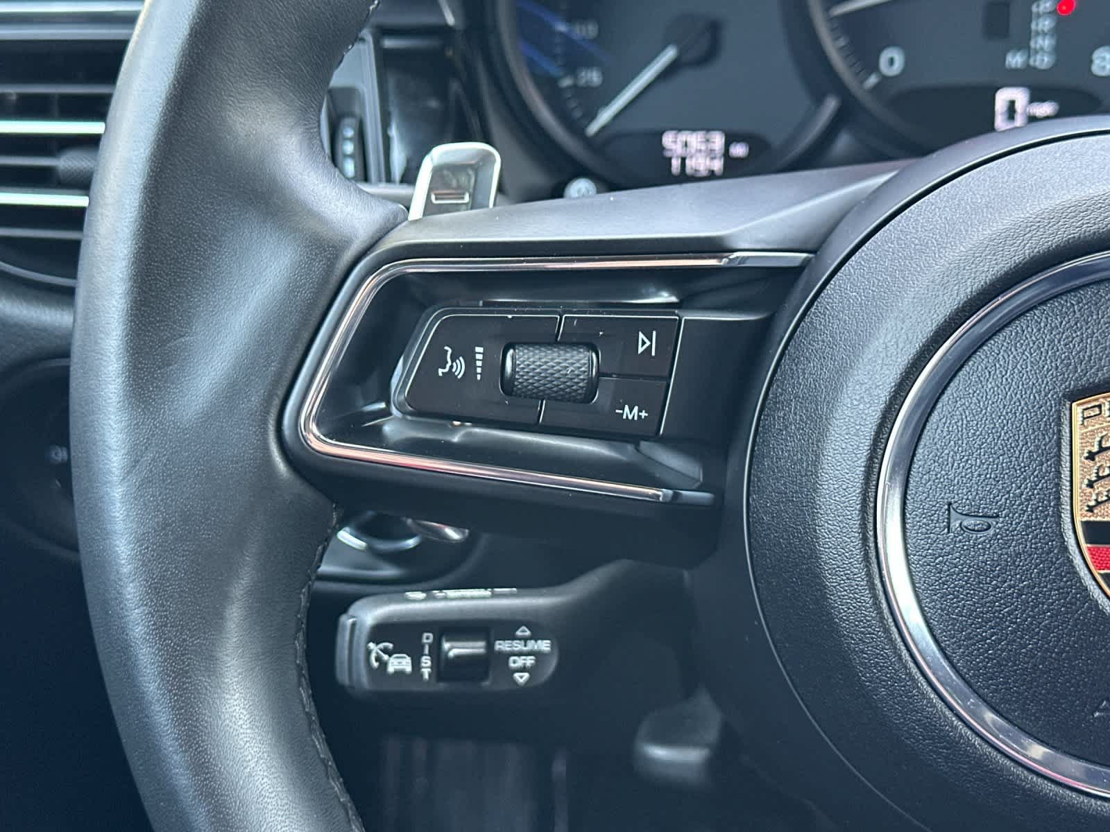 Certified 2025 Porsche Macan AWD/4WD image 26