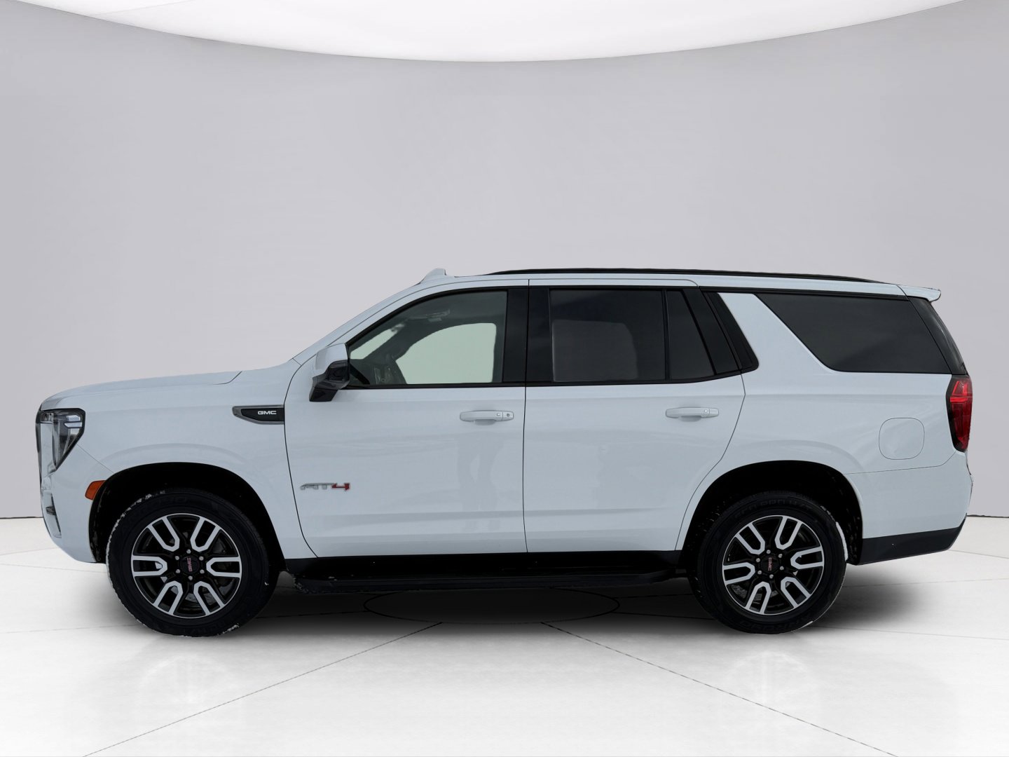 Used 2021 GMC Yukon AT4 w/ Technology Package image 6