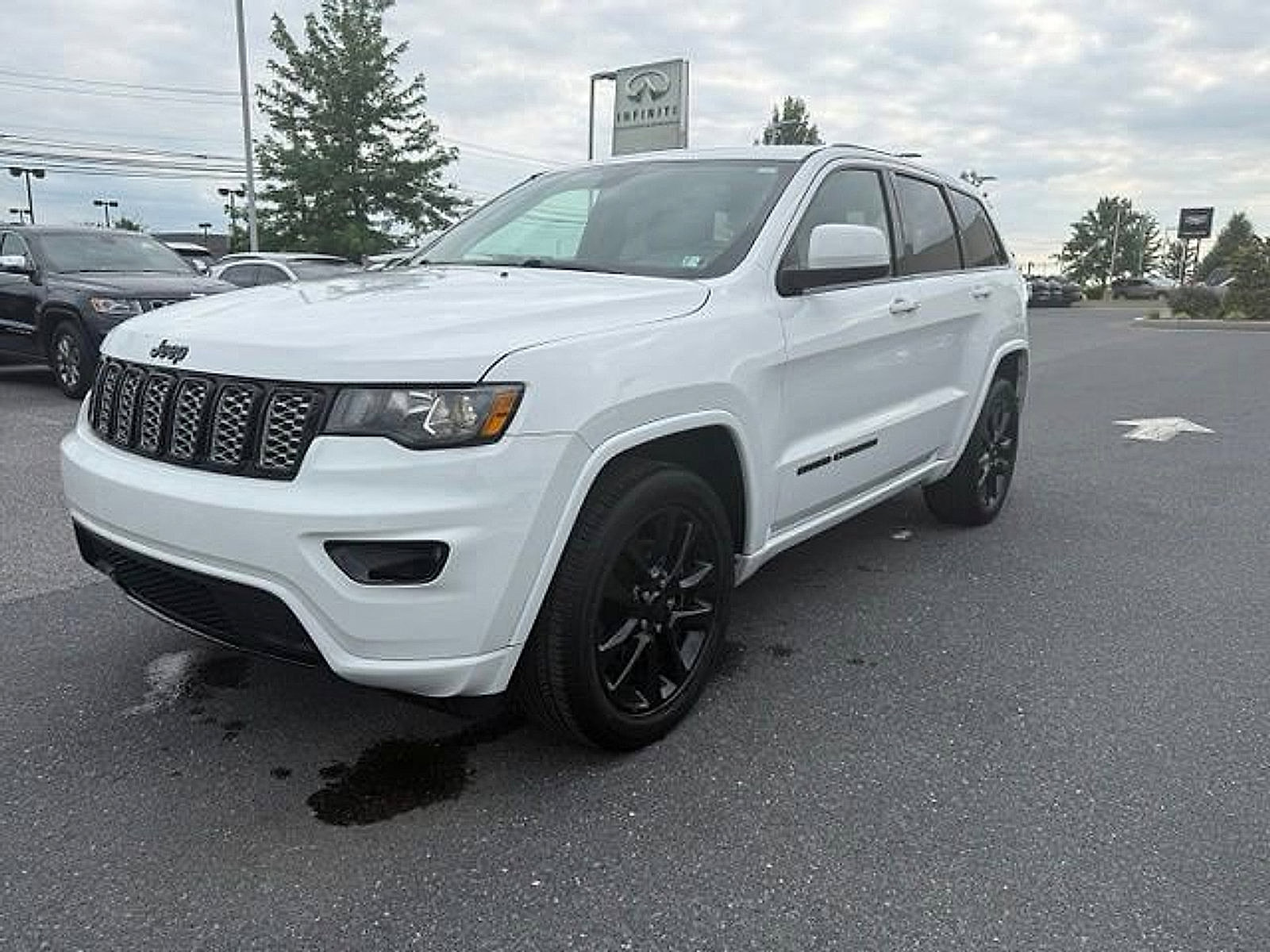 Used 2021 Jeep Grand Cherokee Laredo X AWD/4WD image 6