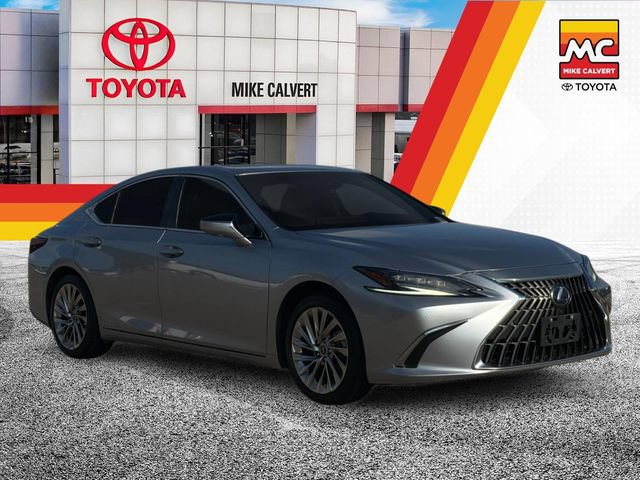 Used 2022 Lexus ES 300h Ultra Luxury w/ Accessory Package 2 FWD image 4