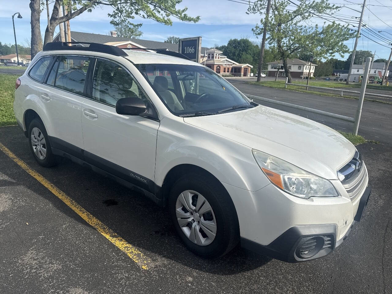 Used 2014 Subaru Outback 2.5i AWD/4WD image 2