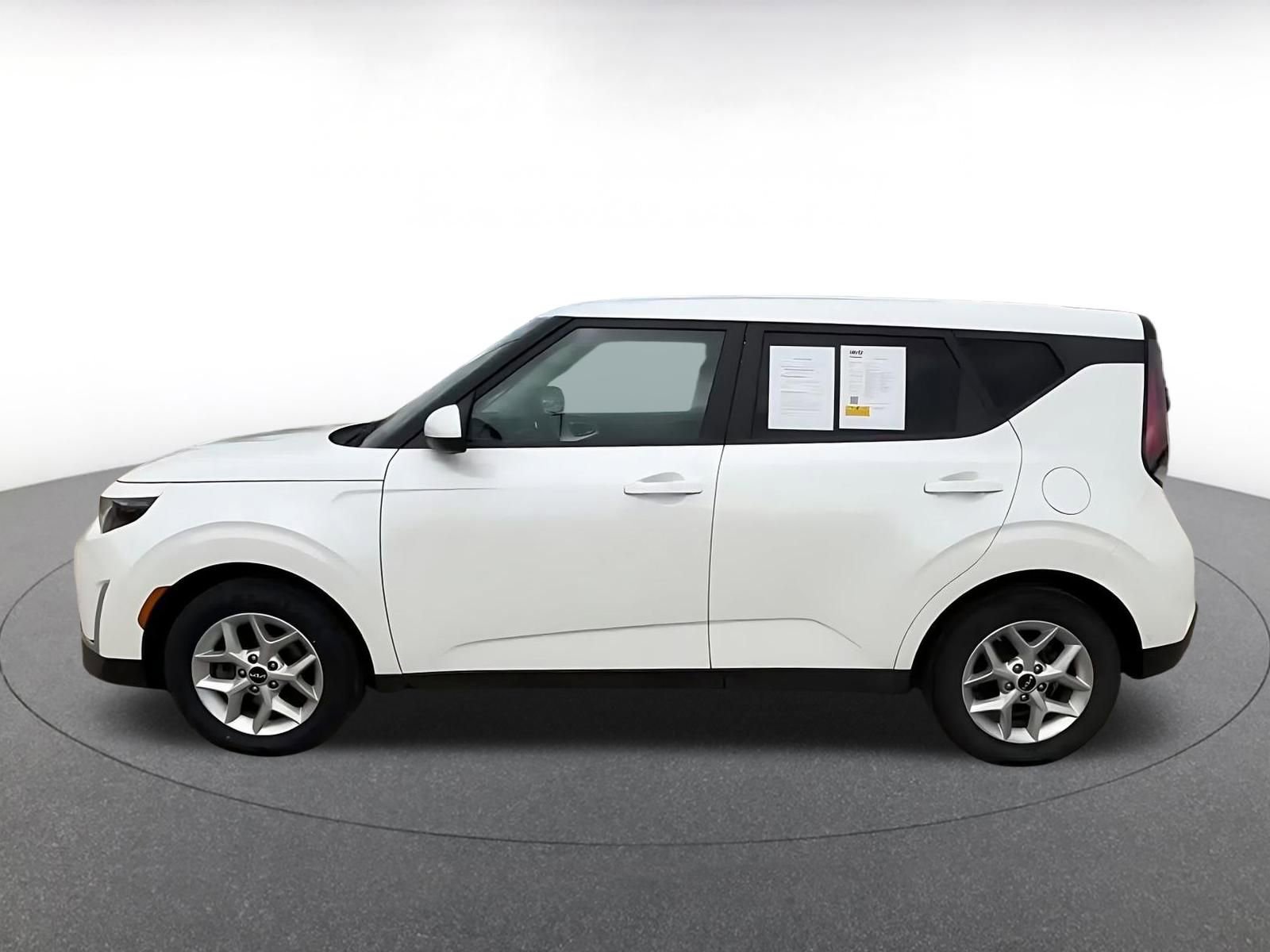 Used 2024 Kia Soul LX w/ LX Technology Package image 9