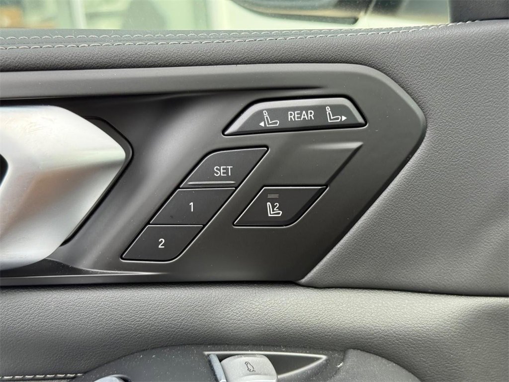 New 2025 BMW X7 xDrive40i w/ Premium Package image 12