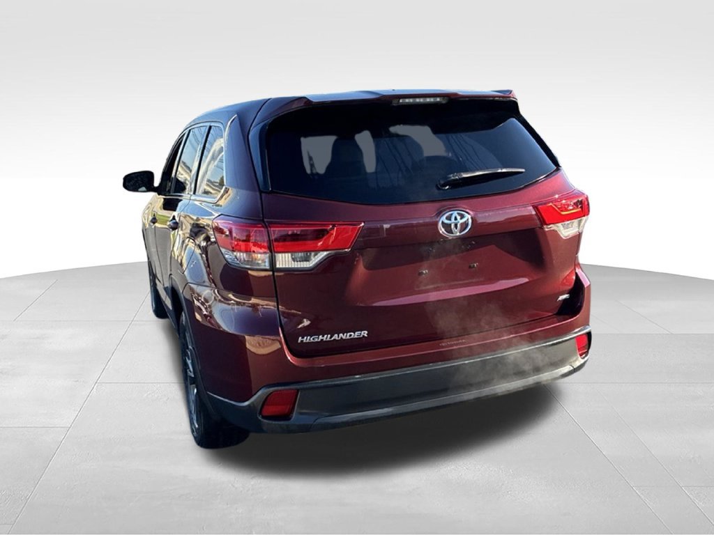 Used 2019 Toyota Highlander LE AWD/4WD image 17