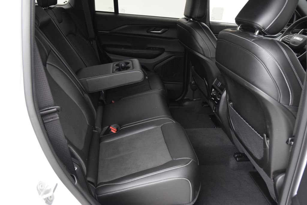 Used 2024 Jeep Grand Cherokee Altitude RWD image 16