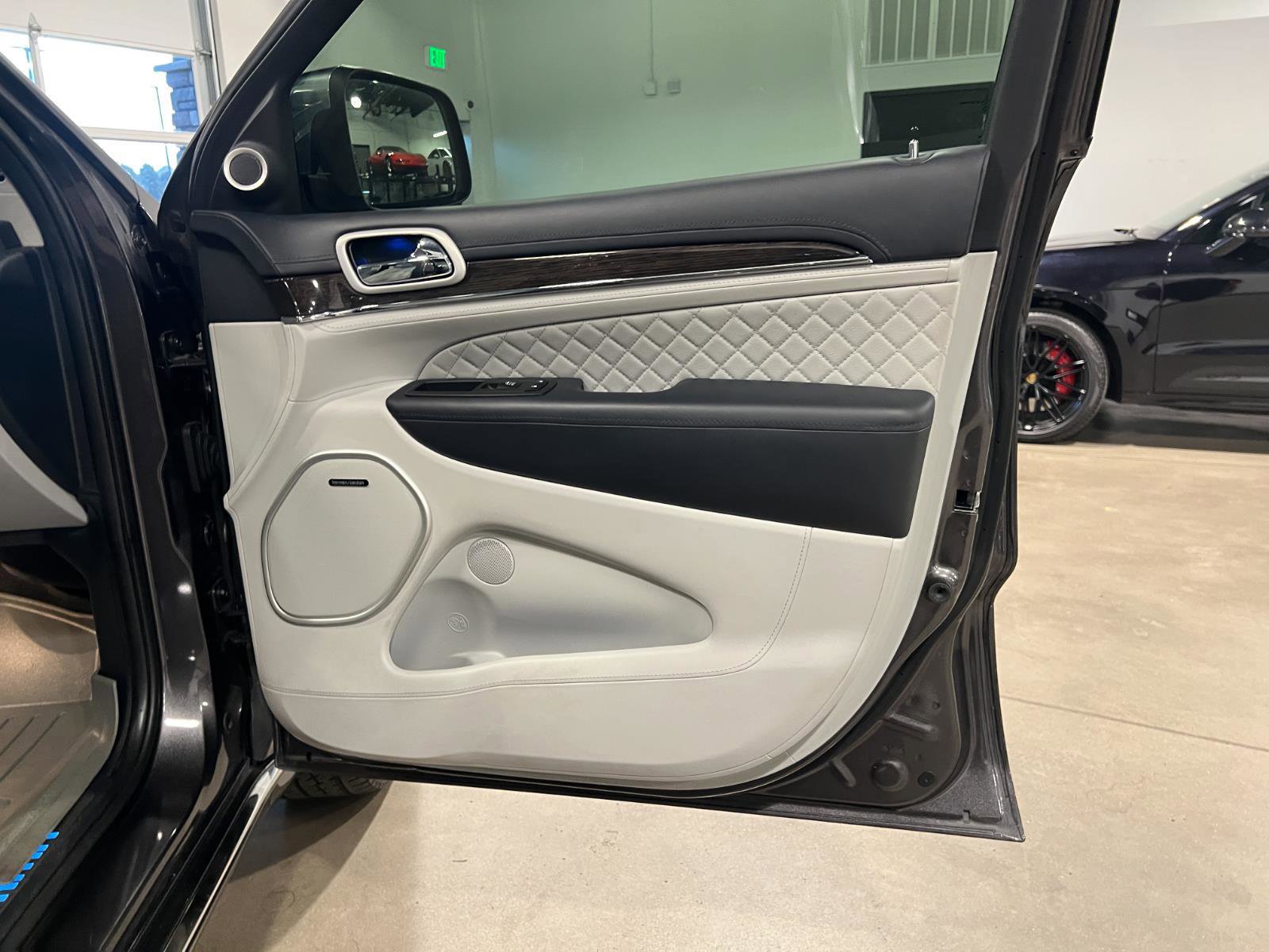 Used 2020 Jeep Grand Cherokee Summit image 43