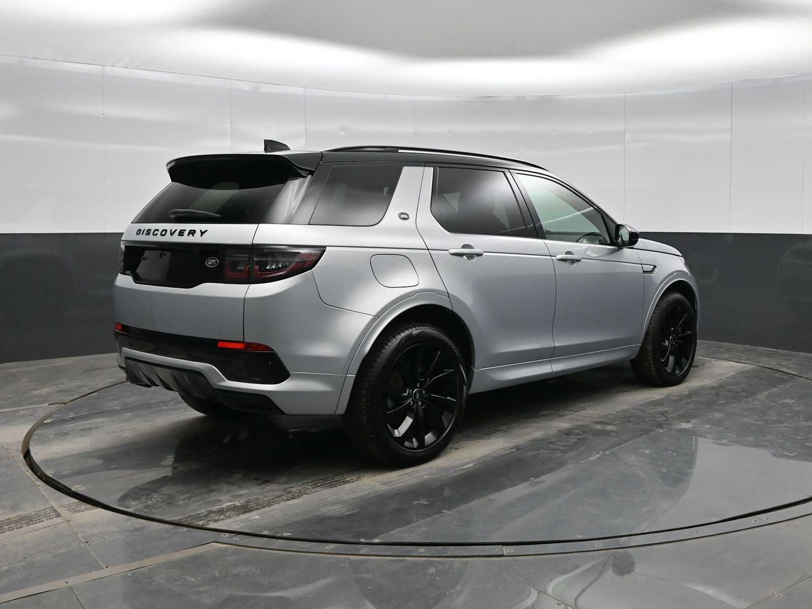 Used 2023 Land Rover Discovery Sport SE R-Dynamic image 8