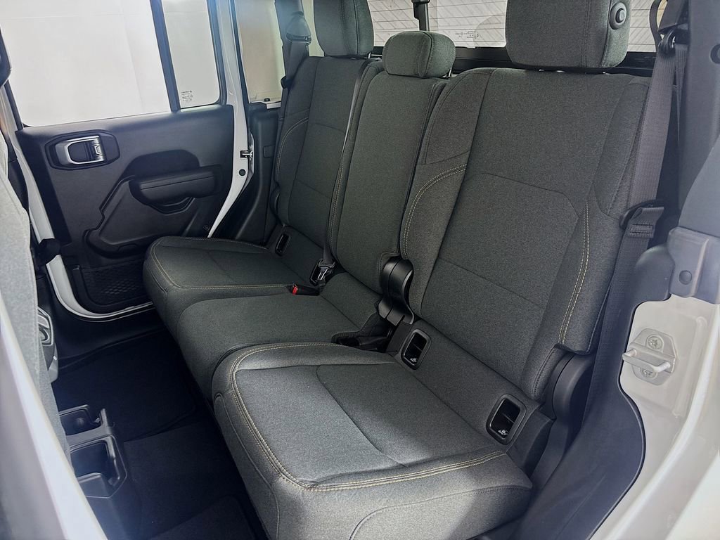 Used 2025 Jeep Gladiator Sport image 21