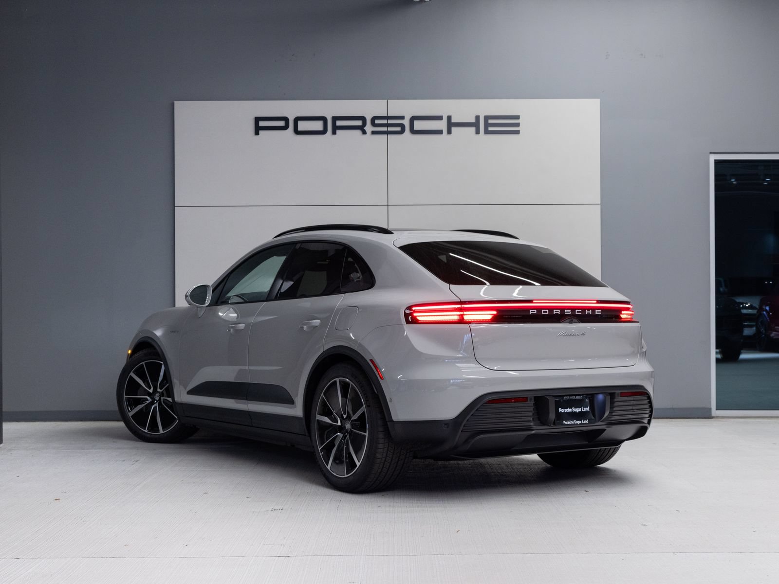 Certified 2026 Porsche Macan 4 Electric AWD/4WD image 3