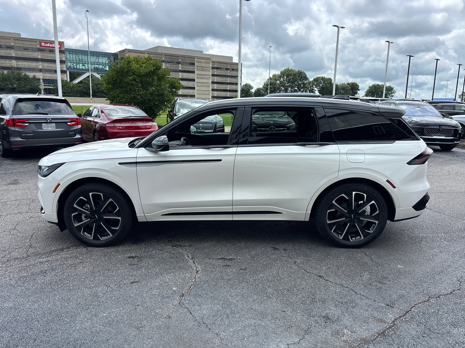 New 2026 Lincoln Nautilus Reserve AWD/4WD image 4