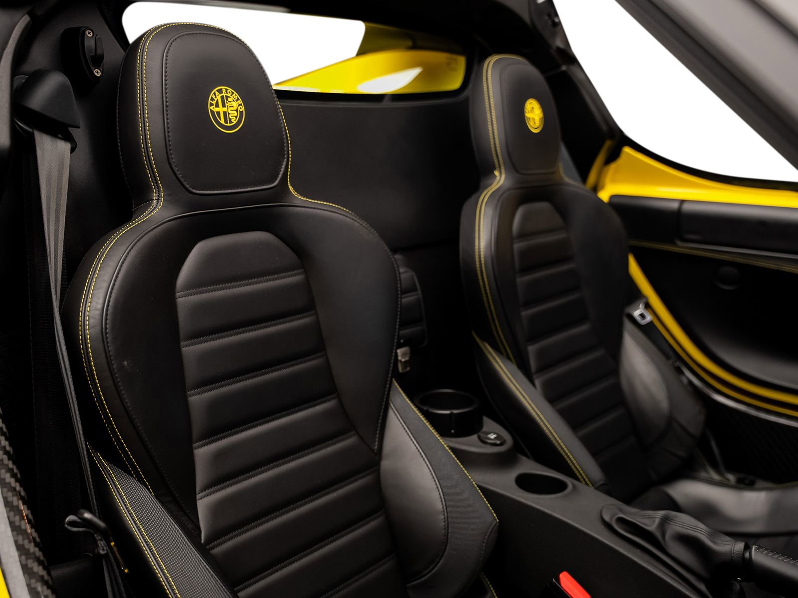 Used 2016 Alfa Romeo 4C Spider RWD image 35